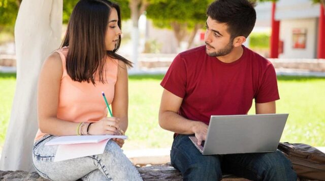 Bagaimana Mengenali Wanita yang Menyukai Pria? Berikut Cara Mudahnya