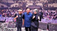 Prabowo Subianto Menikmati Konser 3 Dekade Perjalanan Cinta Ari Lasso